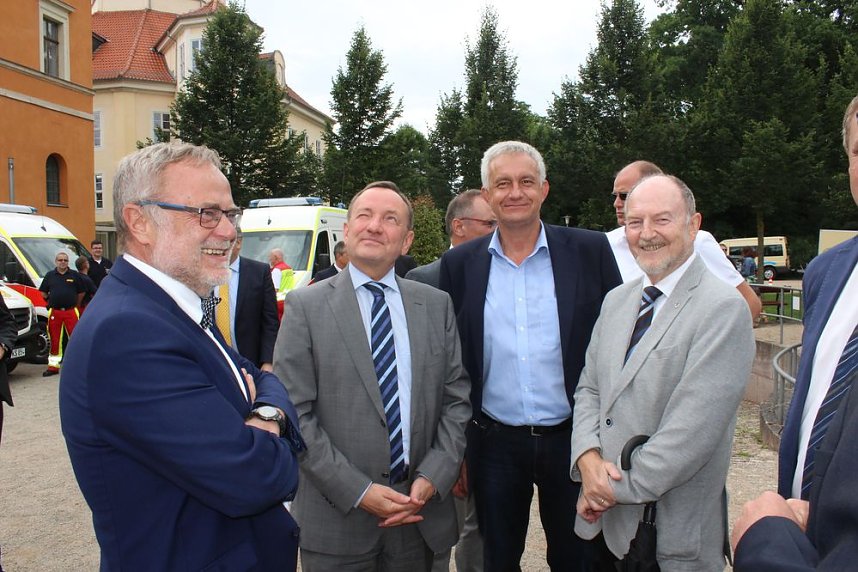 24 wertvolle "Kutschen" &uuml;bergeben