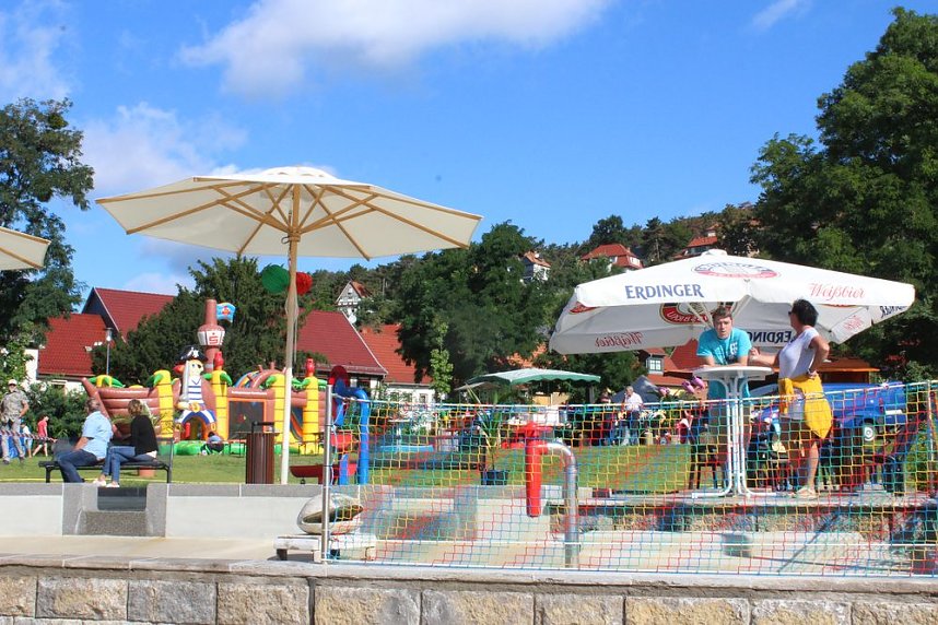 Schwimmbadfest er&ouml;ffnet