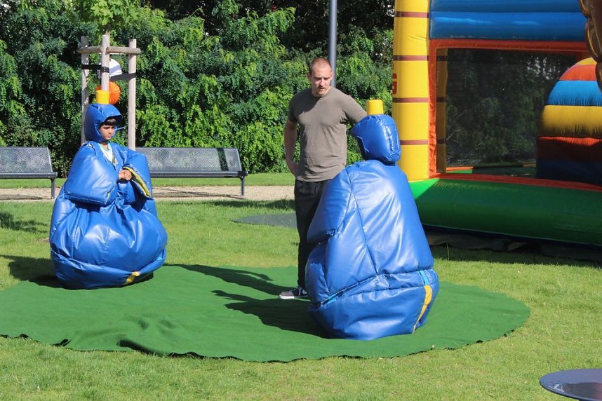 Schwimmbadfest er&ouml;ffnet