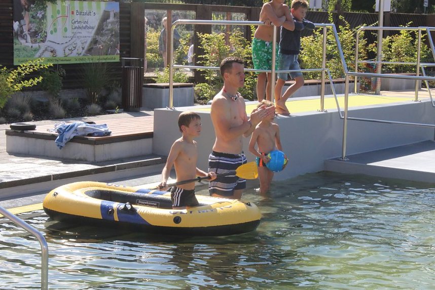 Schwimmbadfest er&ouml;ffnet