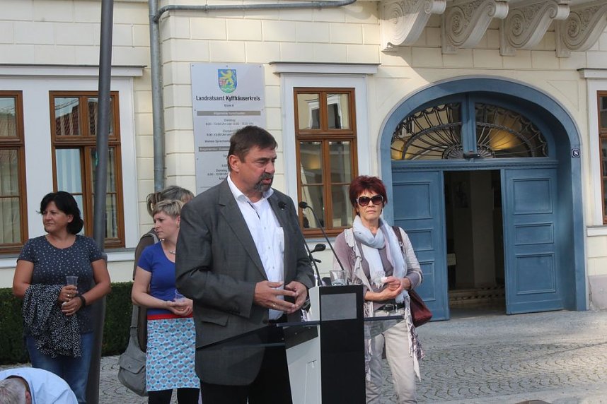 Menschenkette gegen Gewalt