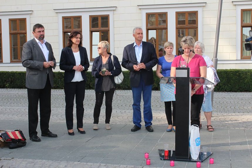 Menschenkette gegen Gewalt