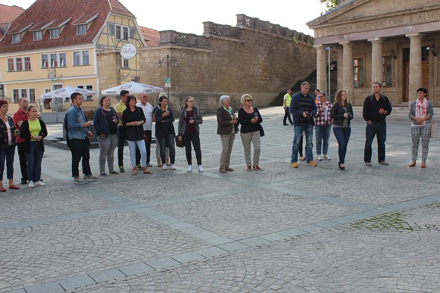 Menschenkette gegen Gewalt