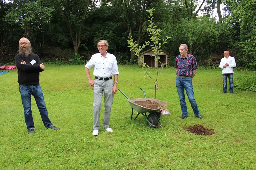 Der Apfel bleibt dran!