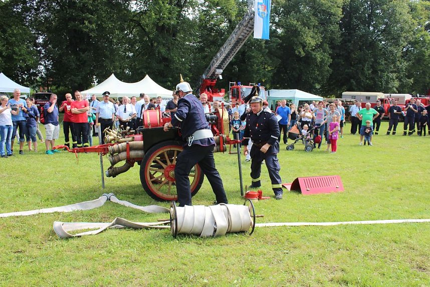  Vereine feiern mit den Kameraden der FFW