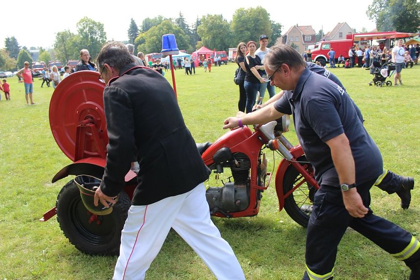 Vereine feiern mit den Kameraden der FFW