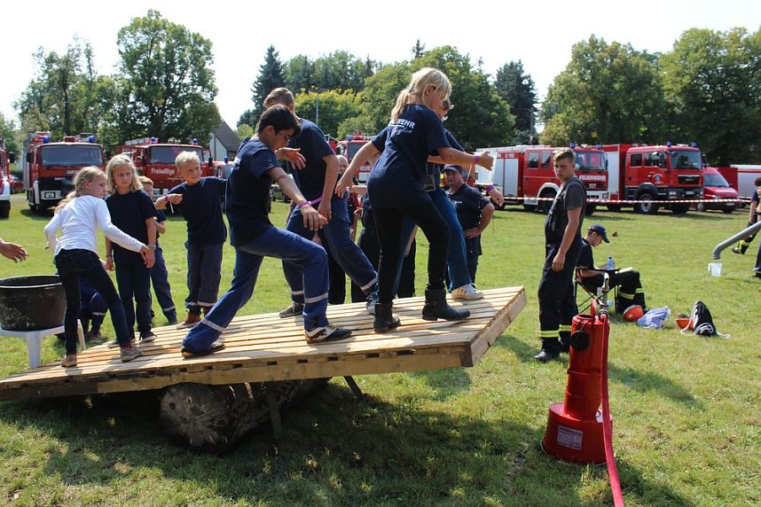  Vereine feiern mit den Kameraden der FFW