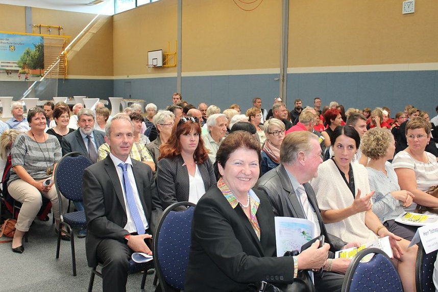 Feierlicher Spatenstich