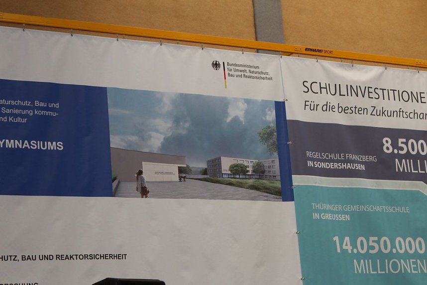 Feierlicher Spatenstich