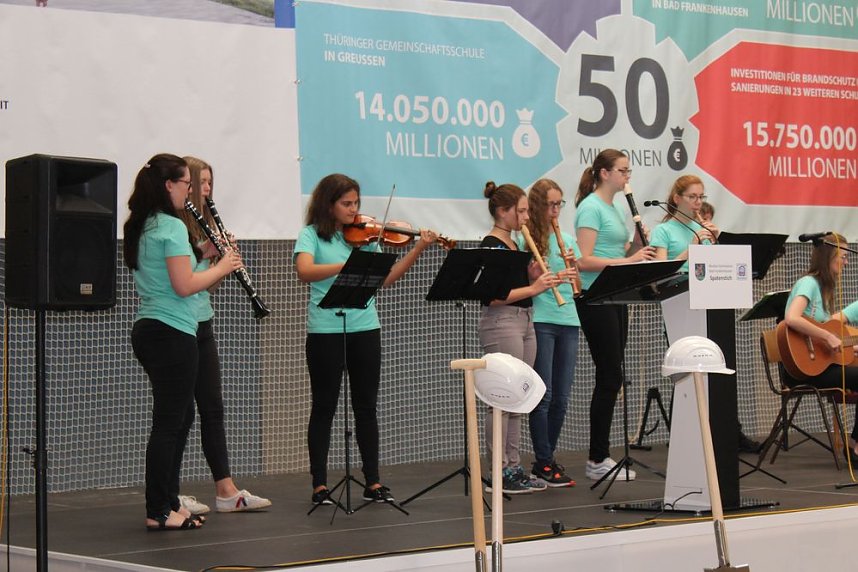 Feierlicher Spatenstich