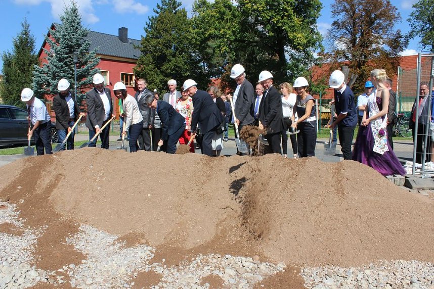 Feierlicher Spatenstich