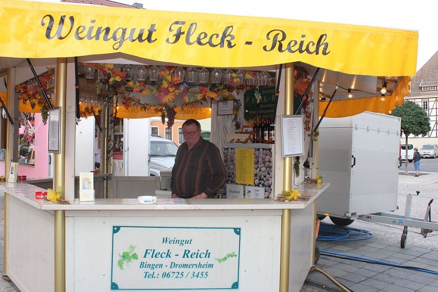 Weinprinzessin Shantel I. gekr&ouml;nt