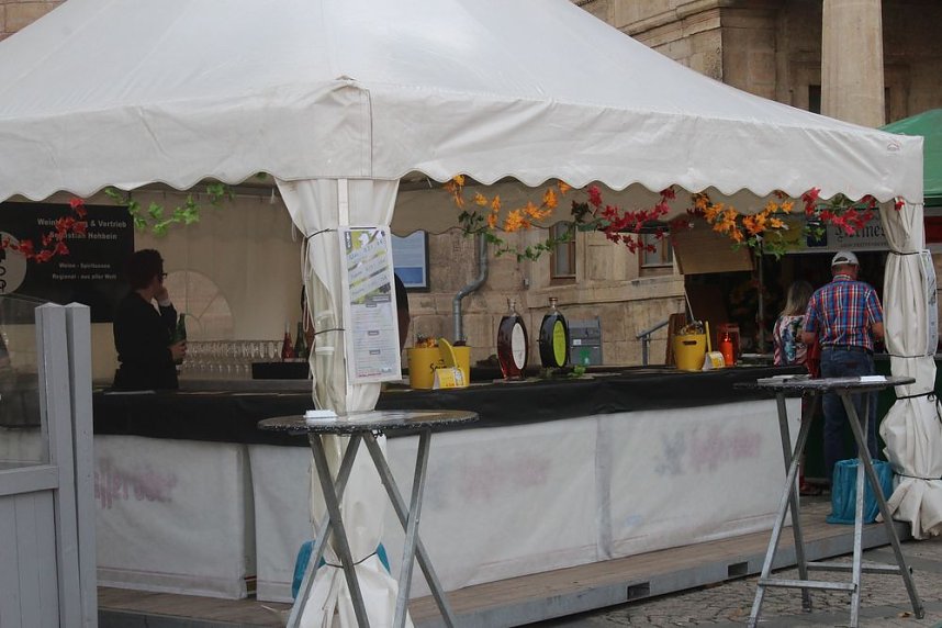 Weinprinzessin Shantel I. gekr&ouml;nt