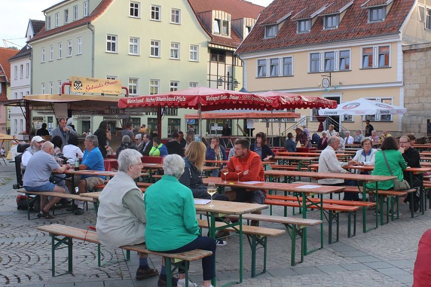 Weinprinzessin Shantel I. gekr&ouml;nt