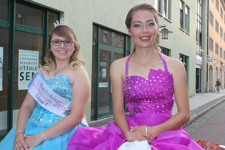 Weinprinzessin Shantel I. gekr&ouml;nt