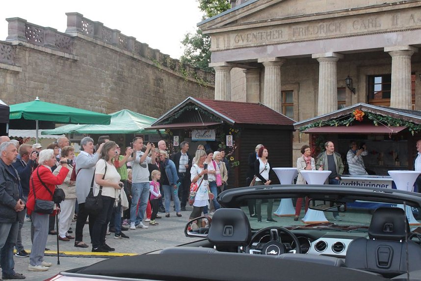 Weinprinzessin Shantel I. gekr&ouml;nt