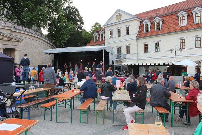 Weinprinzessin Shantel I. gekr&ouml;nt