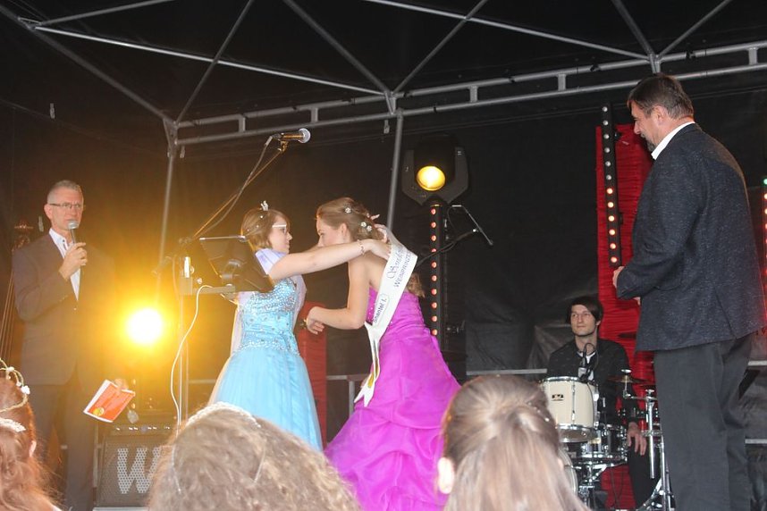 Weinprinzessin Shantel I. gekr&ouml;nt