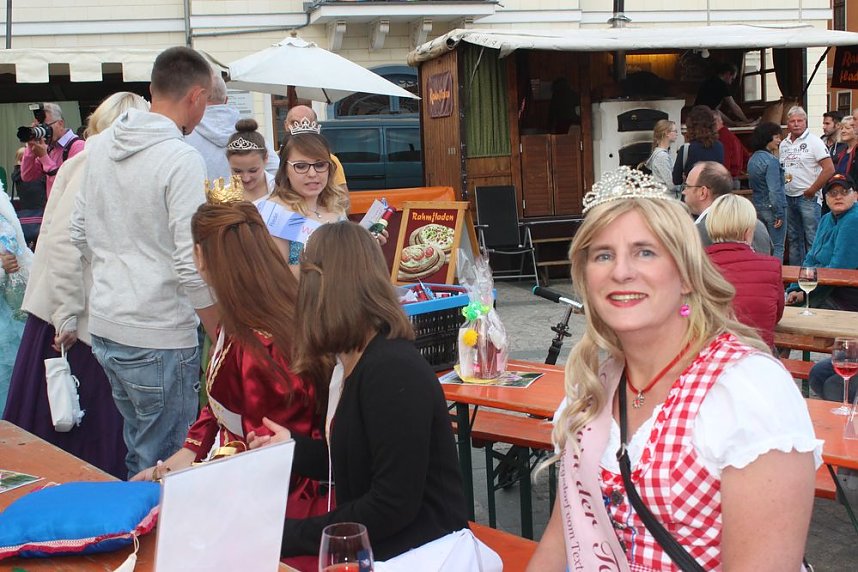 Weinprinzessin Shantel I. gekr&ouml;nt