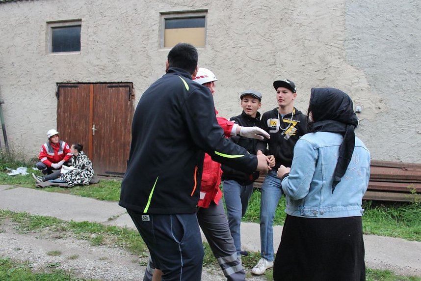 Am Gel&auml;nde des Eisenbahnvereines in der Erfurter Stra&szlig;e / Am Petersenschacht fand am sp&auml;ten Nachmittag eine Rettungsgro&szlig;&uuml;bung statt (<b>Update</b>)...  Die diesj&auml;hrigen Gro&szlig;&uuml;bung fand in der N&auml;he des Hauptbahnhofs in Sondershausen statt. Alle drei Jahr steht so eine Gro&szlig;&uuml;bung auf dem Plan. Waren es beim beim letzten Mal 30 Verletzte in einem Eisenbahnwaggon, waren dieses dieses Mal "nur" acht verl