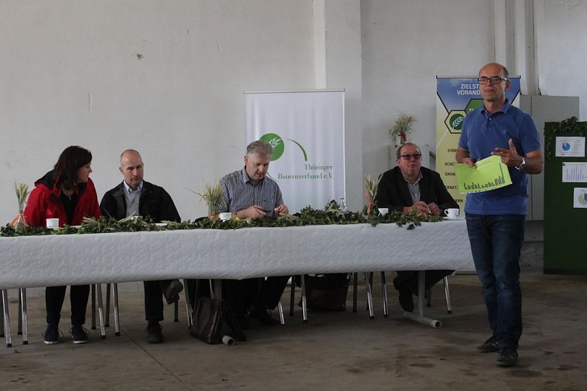 Landwirte beim Kyffh&auml;user Erntegespr&auml;ch