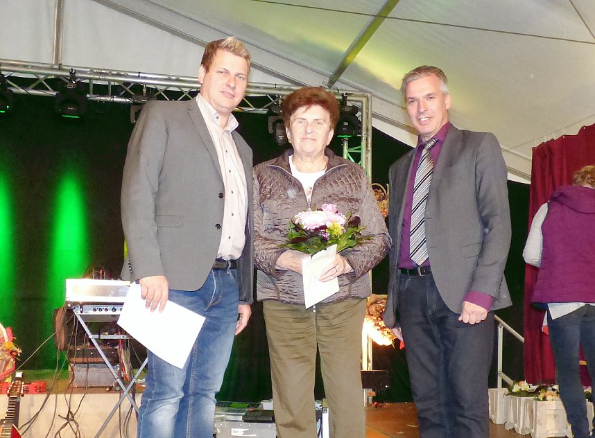 "Frankenh&auml;user Blumensommer" Im Rahmen des Frankenh&auml;user Bauernmarktes fand die Auswertung der Aktion "Frankenh&auml;user Blumensommer" 2017