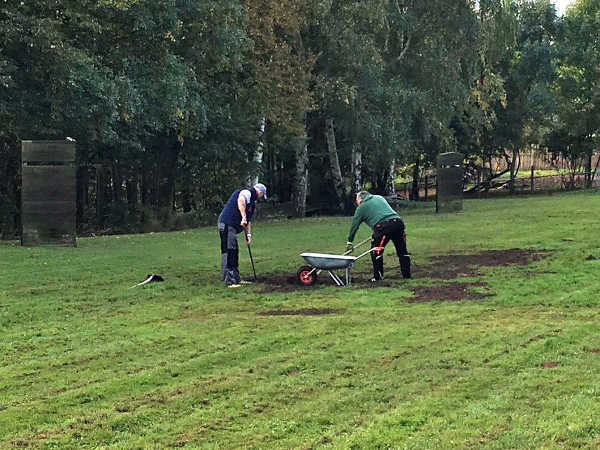 Arbeitseinsatz auf dem Hundeplatz an der Trift