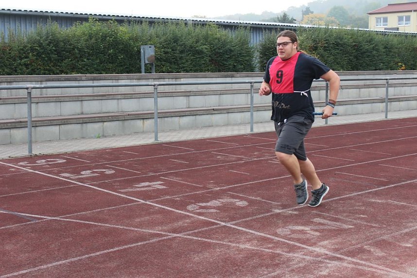 Leistungsspange von jungen Feuerwehrleuten erk&auml;mpft
