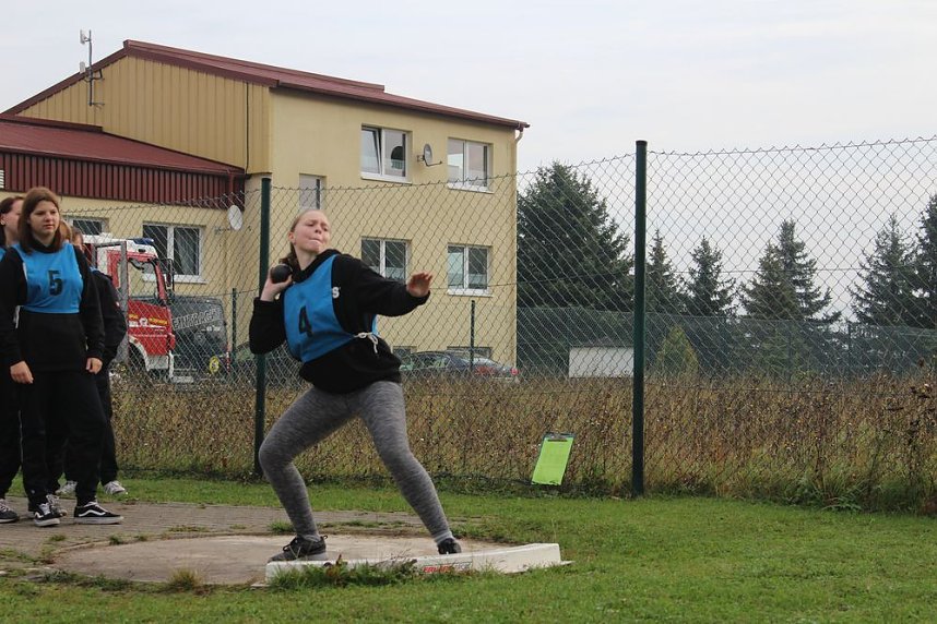 Leistungsspange von jungen Feuerwehrleuten erk&auml;mpft