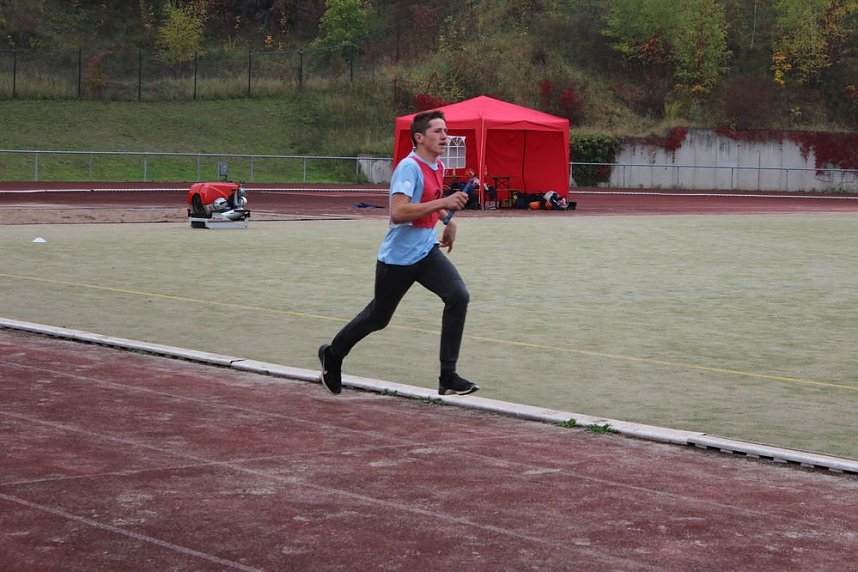 Leistungsspange von jungen Feuerwehrleuten erk&auml;mpft