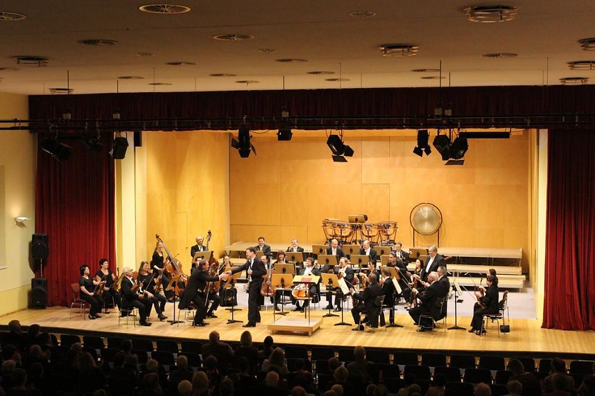 Furioser Start mit "kleiner Bestzung"