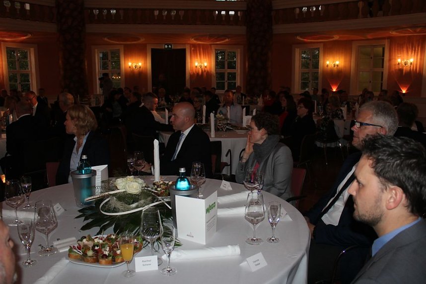  Ausgezeichnete Pr&uuml;fungsleistungen belohnt