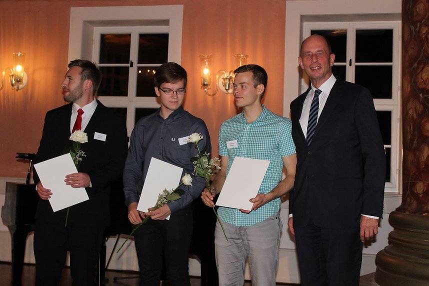  Ausgezeichnete Pr&uuml;fungsleistungen belohnt