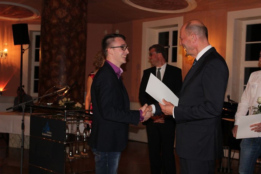  Ausgezeichnete Pr&uuml;fungsleistungen belohnt