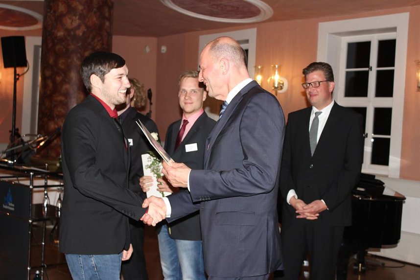  Ausgezeichnete Pr&uuml;fungsleistungen belohnt