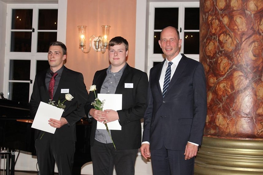  Ausgezeichnete Pr&uuml;fungsleistungen belohnt