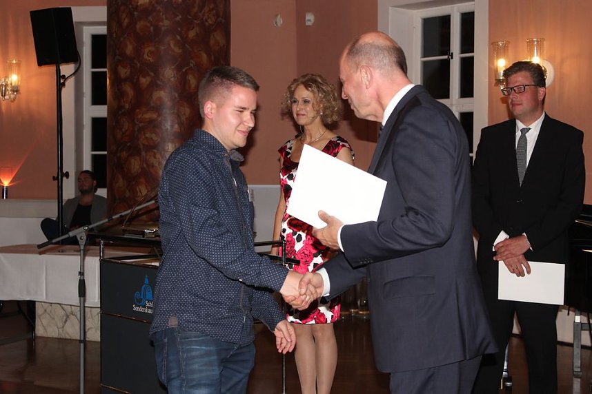  Ausgezeichnete Pr&uuml;fungsleistungen belohnt