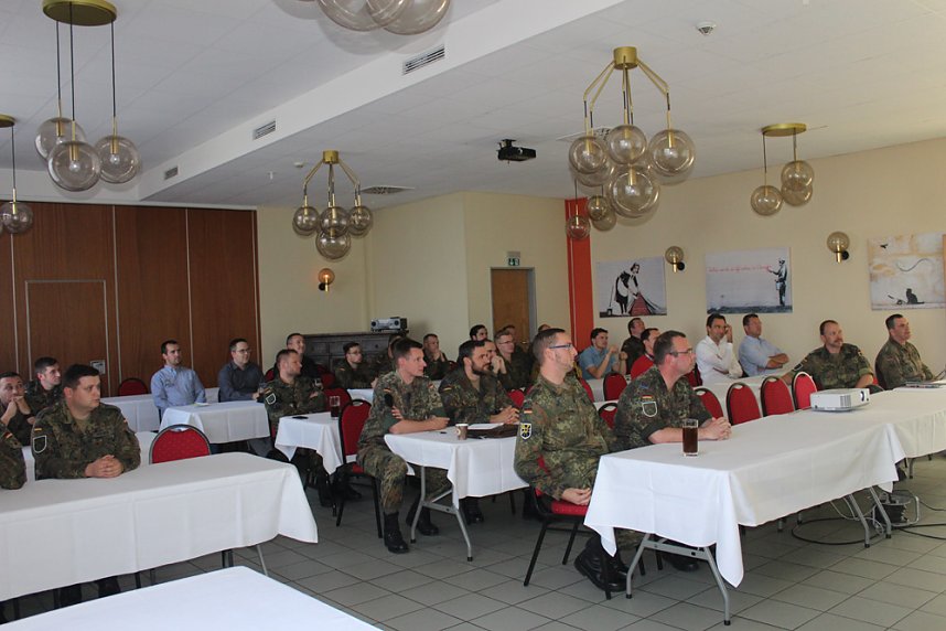 Mit F&uuml;hrungskr&auml;ften der Reserve gesprochen