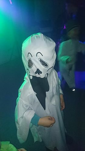 Kinder Halloween in Badra