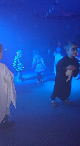 Kinder Halloween in Badra