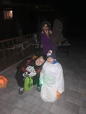 Kinder Halloween in Badra