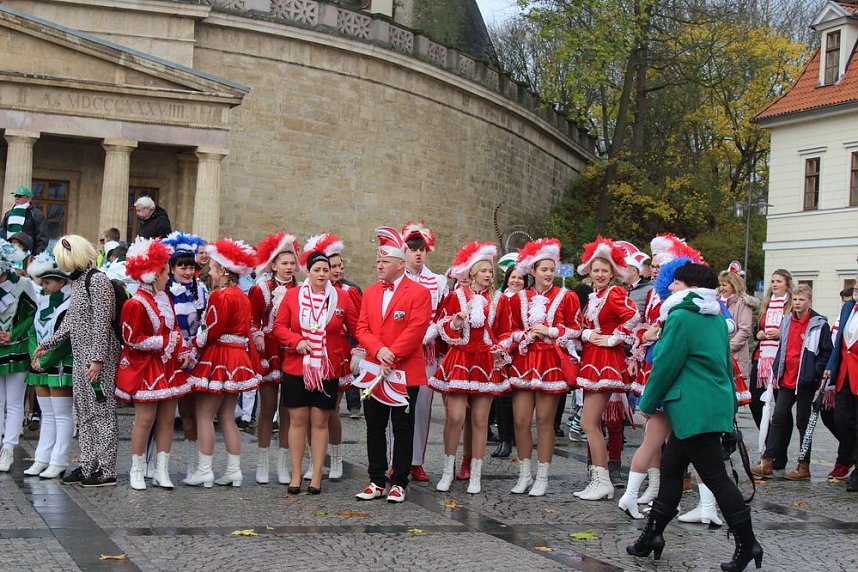 Rathaus "gepl&uuml;ndert"