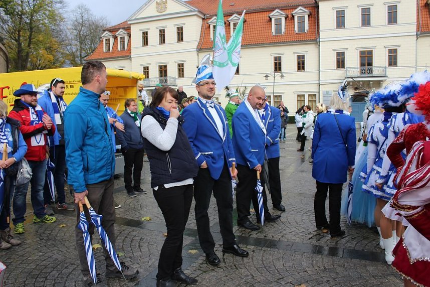 Rathaus "gepl&uuml;ndert"