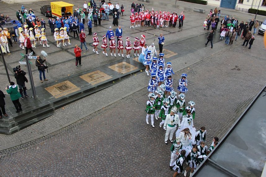 Rathaus "gepl&uuml;ndert"