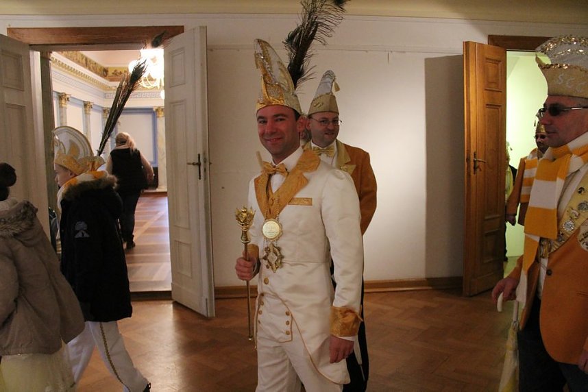 Rathaus "gepl&uuml;ndert"