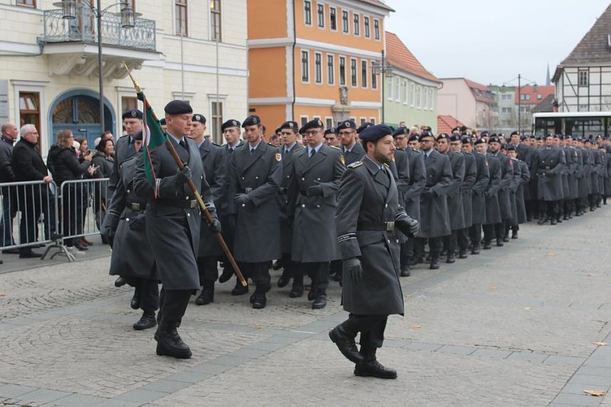 Soldatinnen und Soldaten vereidigt