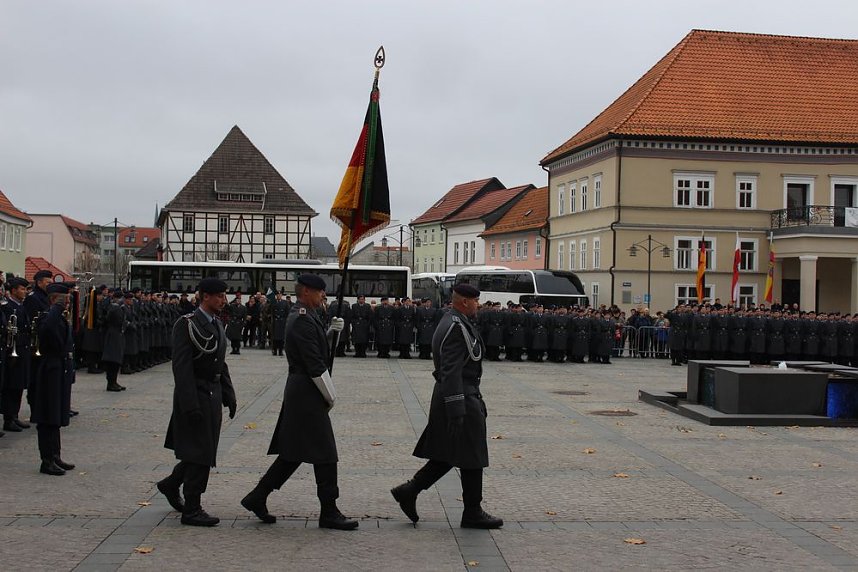 Soldatinnen und Soldaten vereidigt