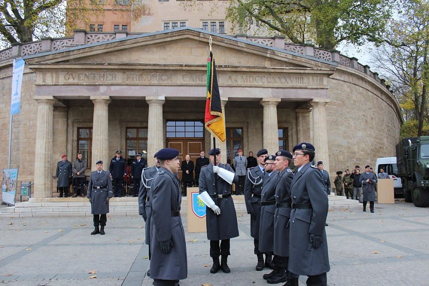 Soldatinnen und Soldaten vereidigt