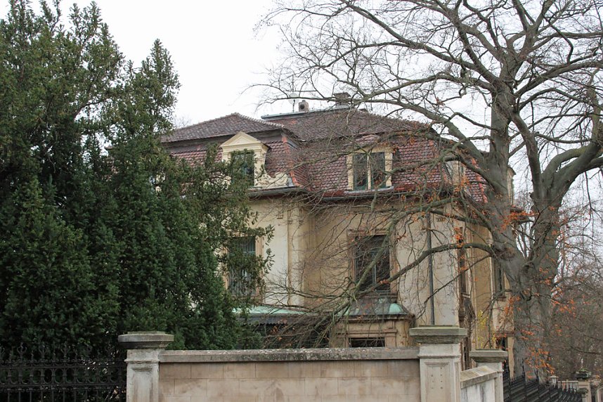 Corbach-Club, Bahnhof und Schloss