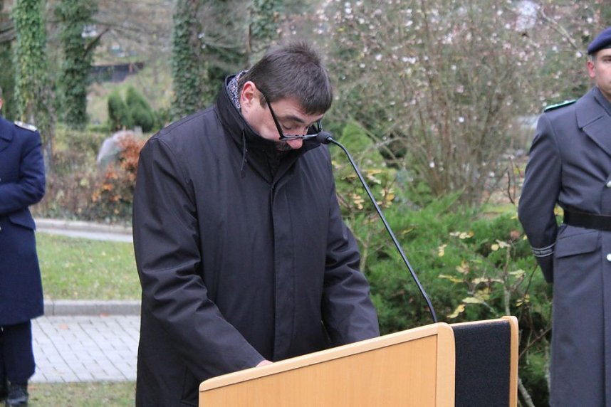 Der Opfer von Gewalt und Kriegen gedacht